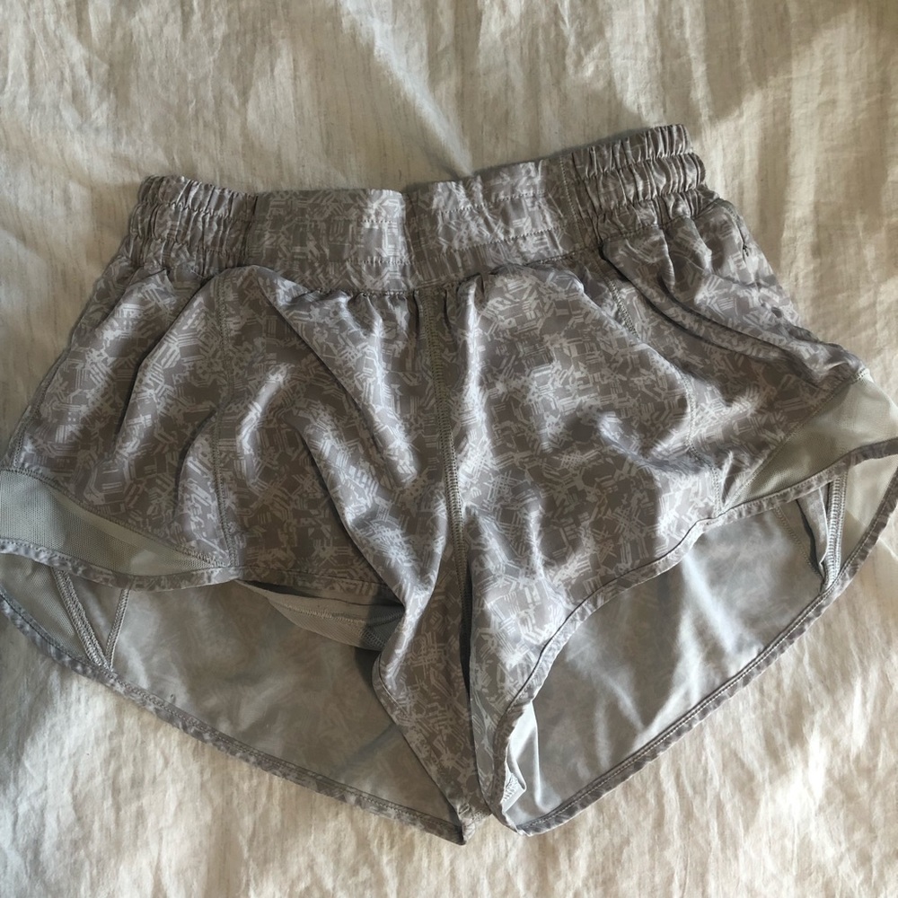 RARE LULULEMON HOTTY HOT SHORT 2.5 INCH